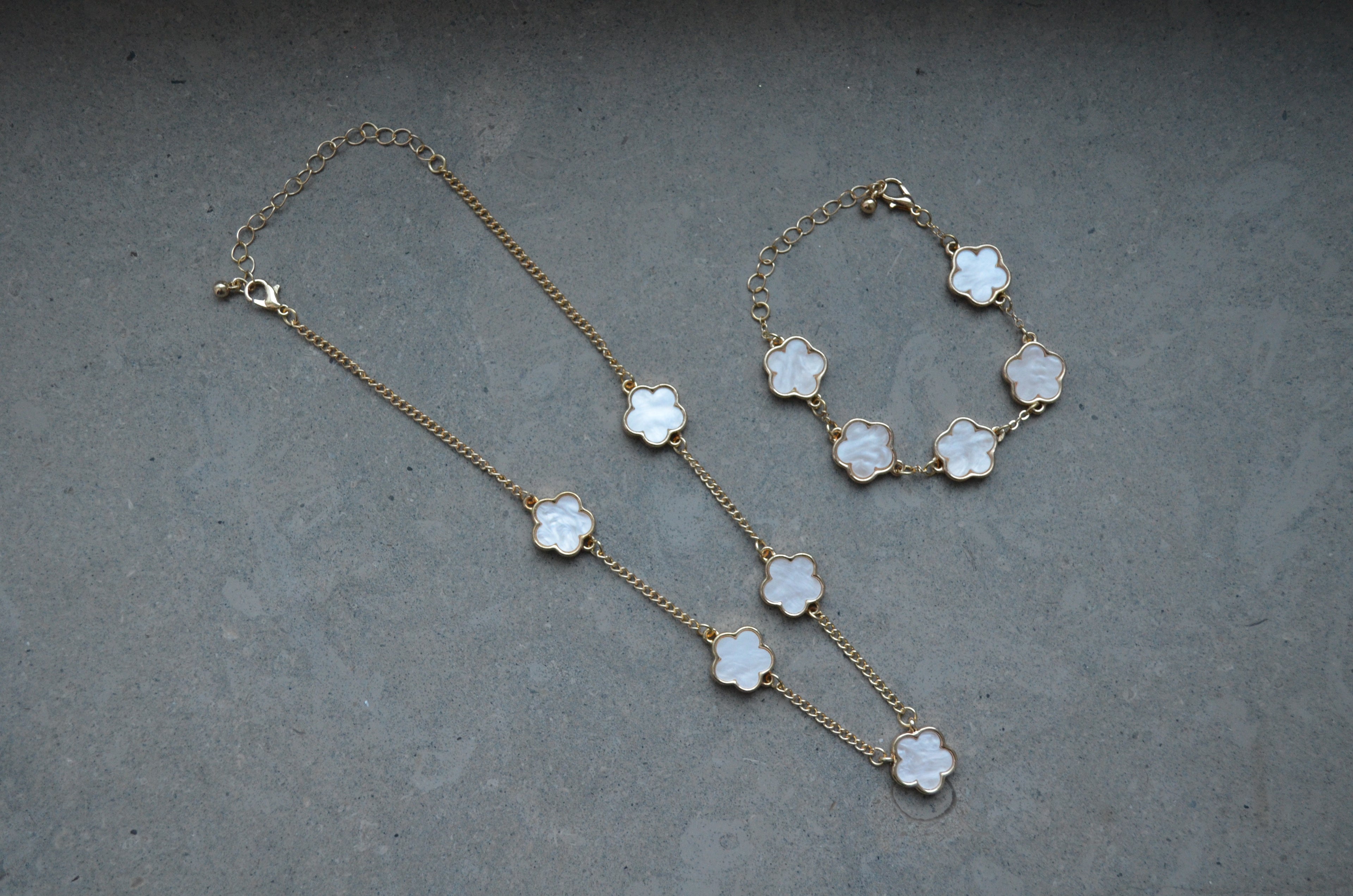 Golden Flower 18 K White