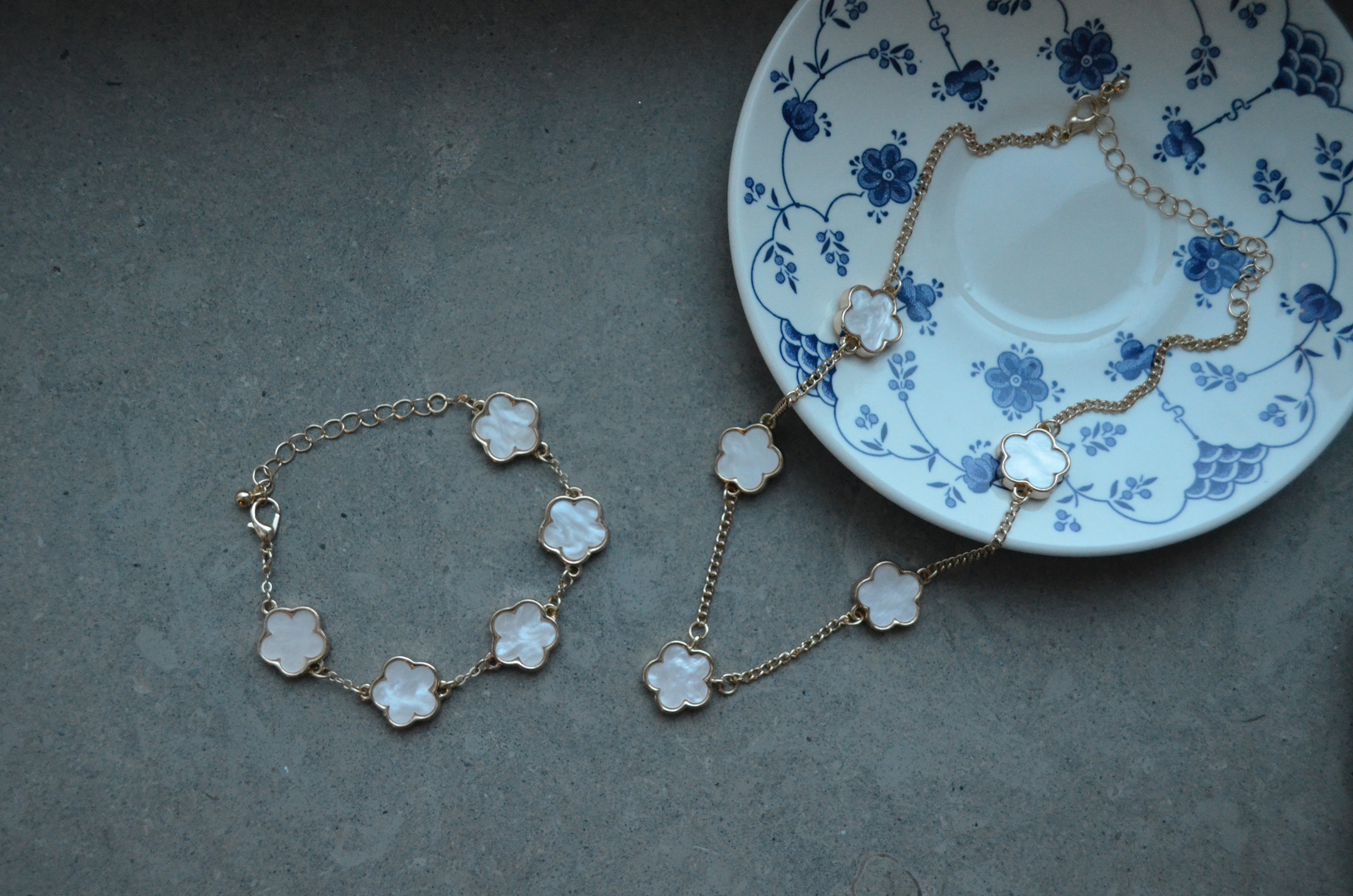 Golden Flower 18 K White