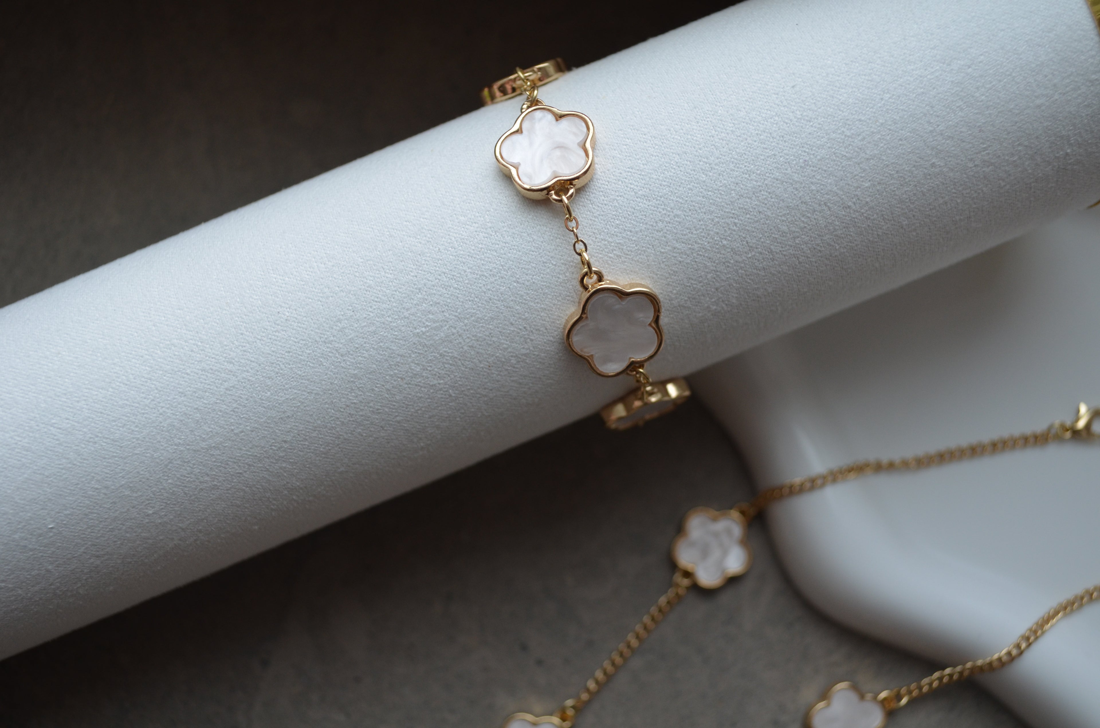 Golden Flower 18 K White